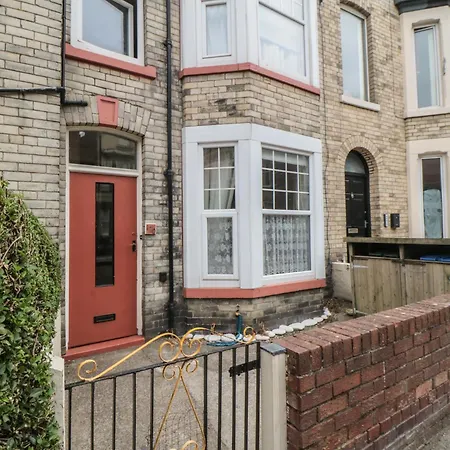 بيت للعطل 170 Victoria Road *